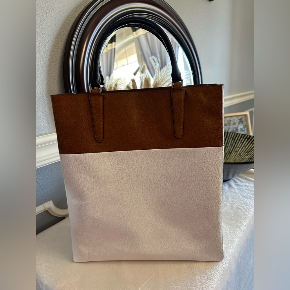 Coach Two-Tone Brown and White Leather Tote with Matching Wallet - Picture 2 of 14